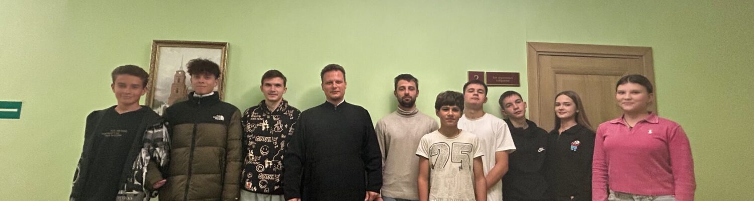 Встреча с представителями молодежного актива при кафедральном соборе г. Россошь