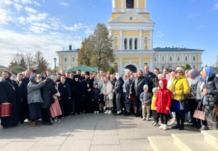 Паломническим отделом Россошанской епархии организована паломническая поездка для духовенства и мирян Россошанской епархии в Свято-Троицкий Серафимо-Дивеевский женский монастырь