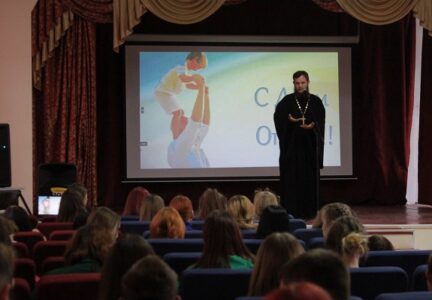 Клирик Свято-Ильинского кафедрального собора посетил Россошанский филиал Губернского педагогического колледжа