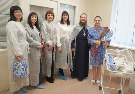 Секретарь Россошанской епархии принял участие в торжественной выписке новорожденных