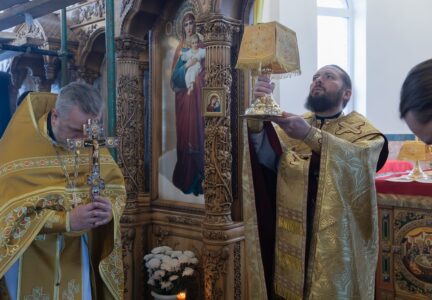 Правящий Архиерей возглавил воскресное богослужение в храме Святой Живоначальной Троицы села Новая Калитва Россошанского района
