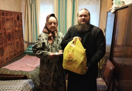 Секретарь Россошанской епархии посетил вдову почившего клирика Россошанского благочиния