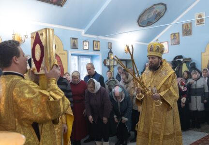 Правящий Архиерей возглавил воскресное богослужение в храме Рождества Пресвятой Богородицы города Россошь
