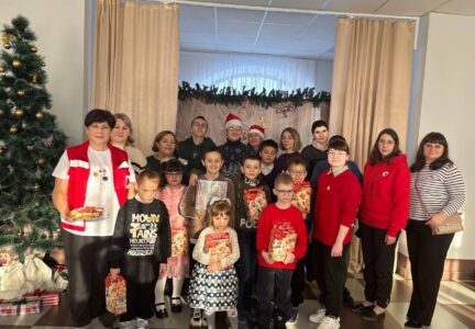 Ребят из СОШ № 25 поздравили с наступающим Рождеством Христовым