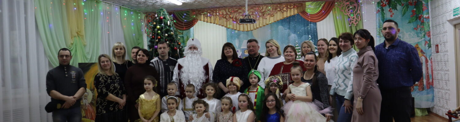 Настоятель храма Роджества Пресвятой Богородицы посетил СОШ №9 г. Россошь