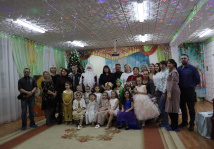 Настоятель храма Роджества Пресвятой Богородицы посетил СОШ №9 г. Россошь