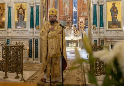 Правящий Архиерей возглавил служение Божественной литургии в Свято-Ильинском кафедральном соборе города Россошь в новогоднюю ночь