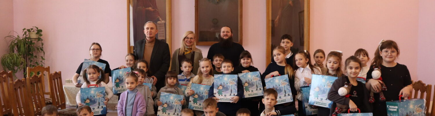 Детей воскресной школы поздравили с зимними праздниками