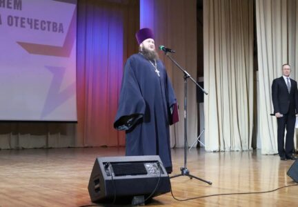 Секретарь Россошанской епархии принял участие в торжественном концерте, приуроченном ко Дню защитника Отечества
