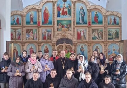 Ученики Дроздовской СОШ посетили храм Преображения Господня п. Заболотовка