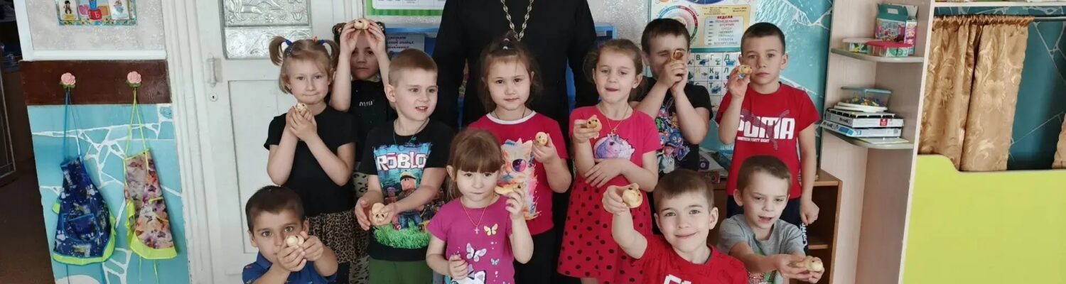 Настоятель Покровского храма посетил Шапошниковский детский сад