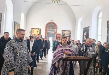 В Россошанском церковном округе совершили Литургии в день 50-летия архиерейской хиротонии Святейшего Патриарха Кирилла