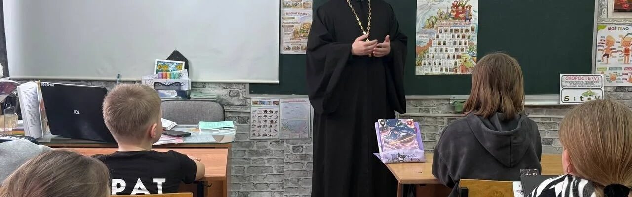 Помощник по миссионерскому служению в Россошанском благочинии посетил МКОУ Дроздовскую СОШ