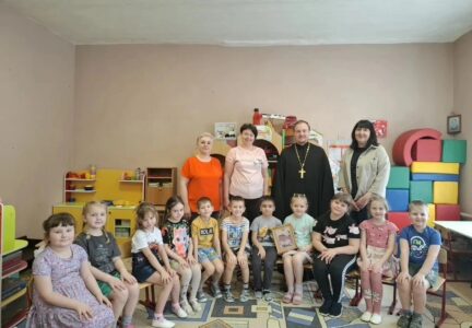 Настоятель Преображенского храма посетил Заболотовский детский сад «Теремок»