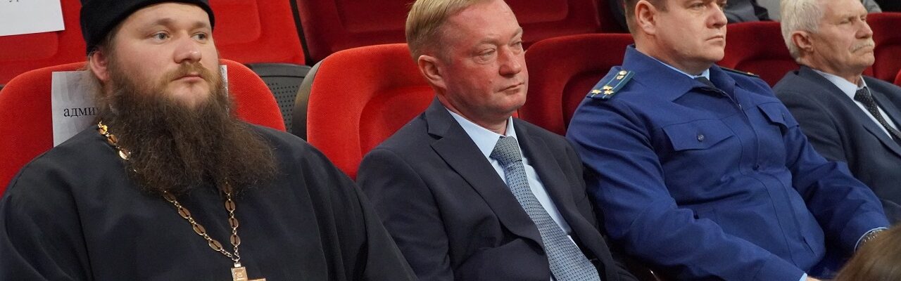 Секретарь Россошанской епархии посетил сессию Совета народных депутатов Россошанского района