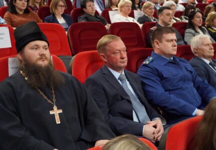 Секретарь Россошанской епархии посетил сессию Совета народных депутатов Россошанского района