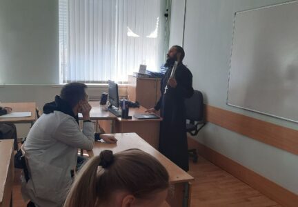 Руководитель епархиального Миссионерского отдела посетил Россошанский ССУЗ