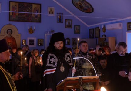 Архипастырь совершил повечерие с чтением Великого покаянного канона преподобного Андрея Критского в храме Рождества Пресвятой Богородицы города Россошь