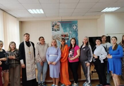 Клирики благочиния посетили родильные отделения районных больниц