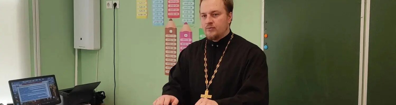 Настоятель Преображенского храма п. Заболотовка провел встречу с школьниками