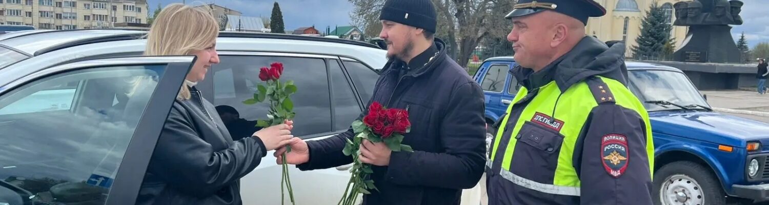 Клирик благочиния поздравил женщин с днем жен-мироносиц