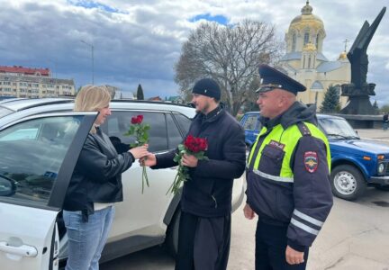 Клирик благочиния поздравил женщин с днем жен-мироносиц