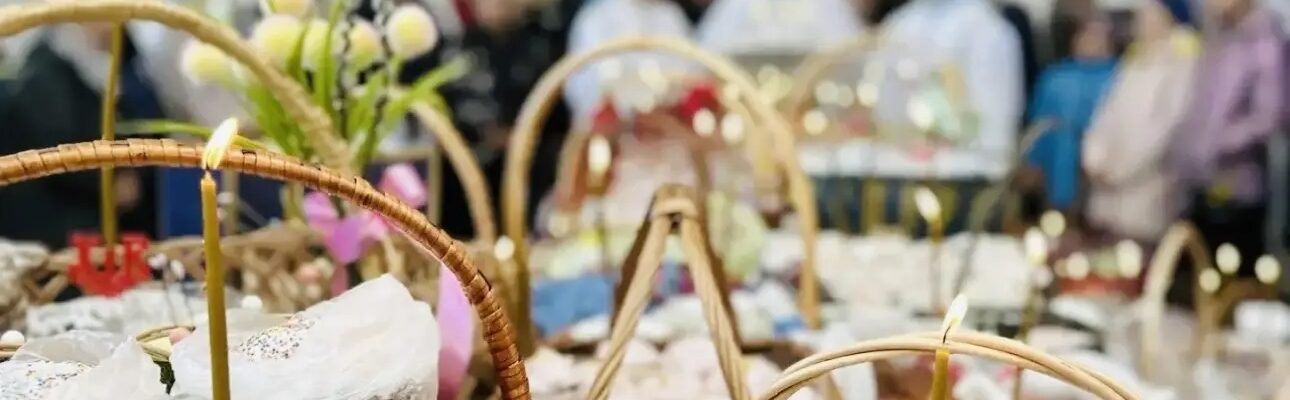 Освящение пасхальной снеди в храмах Россошанского благочиния