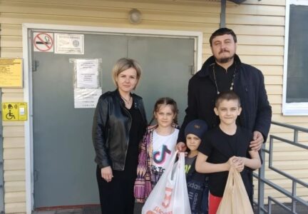 Клирик благочиния посетил социально-реабилитационный центр г. Россошь