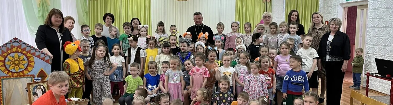 Священнослужитель посетил Россошанский детский сад