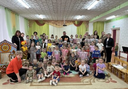 Священнослужитель посетил Россошанский детский сад