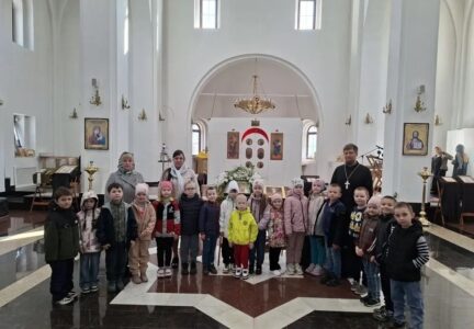 Экскурсия для воспитанников детского сада № 8 г. по храму Всемилостивого Спаса г. Россошь