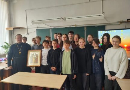 Ученики Заболотовской СОШ побеседовали с настоятелем храм Преображения Господня