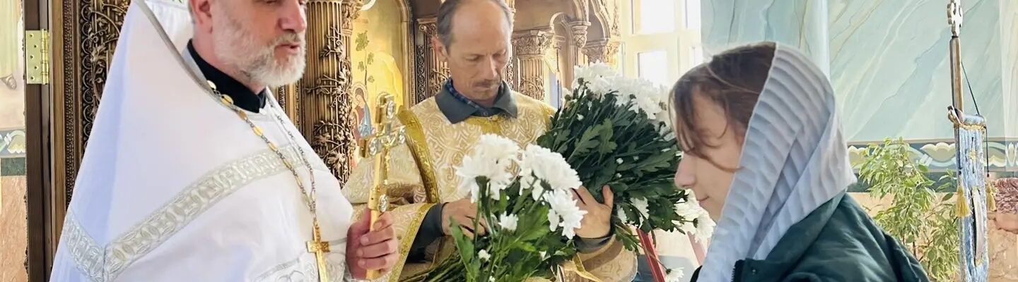 Руководитель епархиального медицинского поздравил православных женщин с днем жен-мироносиц