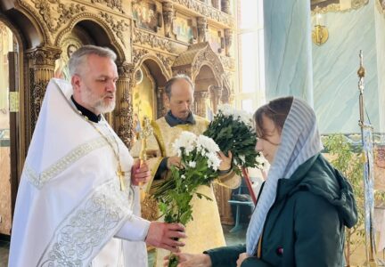 Руководитель епархиального медицинского поздравил православных женщин с днем жен-мироносиц
