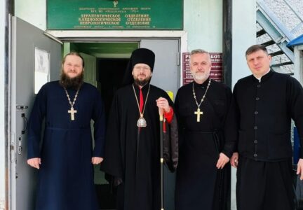 В день Светлого Христова Воскресения Архипастырь посетил пациентов и медперсонал различных отделений БУЗ ВО «Россошанская районная больница»