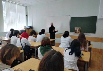 Студенты Россошанского медицинского колледжа расширили свои знания о празднике Воскресения Христова