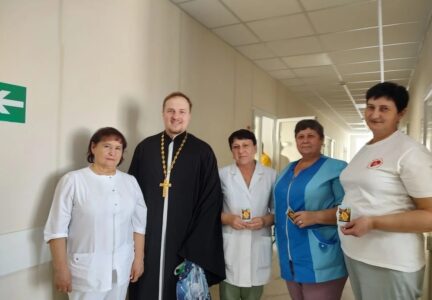 Помощник благочинного по миссионерской работе посетил Ольховатскую районную больницу