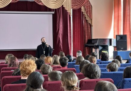 Миссионерская встреча с студентами педагогического колледжа