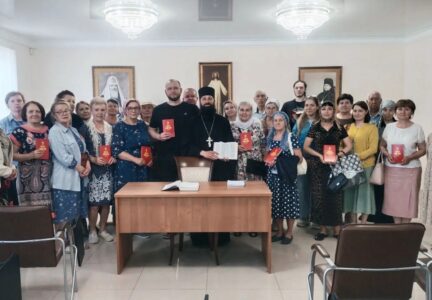 В здании Епархиального управления г. Россошь прошла очередная встреча с прихожанами в рамках программы «Исследуйте Писания»