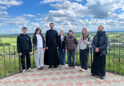 Молодежный актив Свято-Ильинского кафедрального собора города Россошь посетил храм в селе Урыв Острогожского благочиния