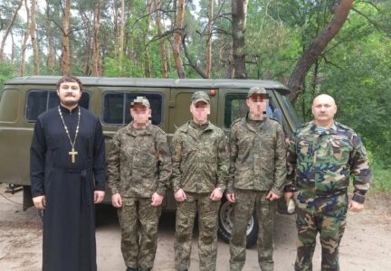 Клирик Россошанского благочиния принял участие в передачи гуманитарной помощи военнослужащим