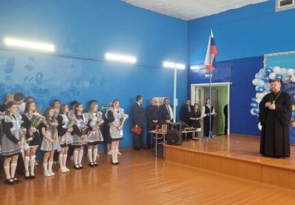 Священнослужитель благочиния принял участие в торжественном мероприятии в Морозовской школе