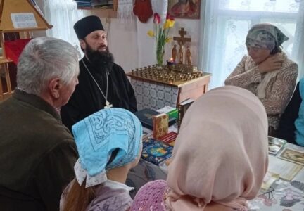 Священнослужитель, ответственный за организацию и проведение библейских групп в Россошанской епархии посетил Покровский храм села Поповка Россошанского района