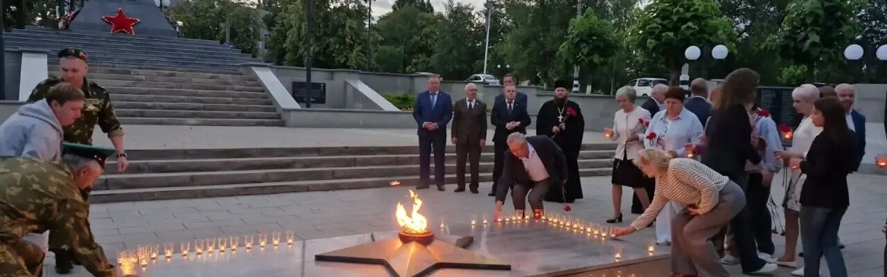 Секретарь Россошанской епархии принял участие в возложении в день начала Великой Отечественной войны