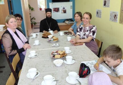 Епархиальный катехизатор провел встречу с представителями Русской общины