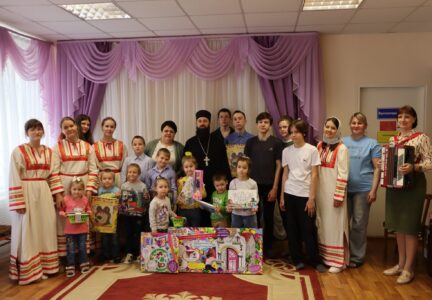 Воспитанников Россошанского социально-реабилитационного центра поздравили с Днем защиты детей