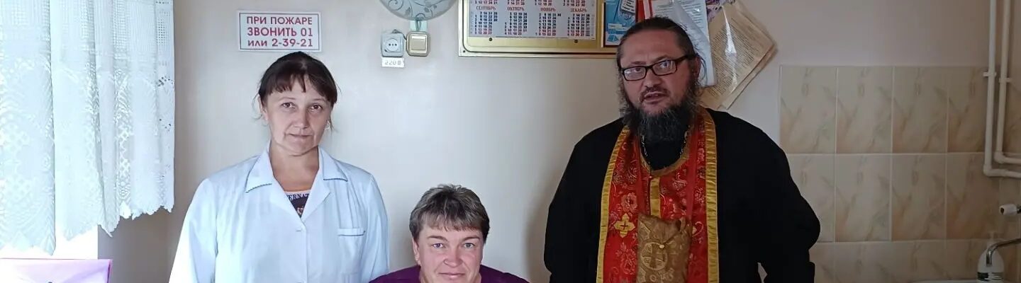 Настоятель храма во имя св. Параскевы Пятницы села Кривоносова поздравил медработников с профессиональным праздником