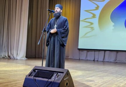 Клирик благочиния посетил традиционный Бал медалистов