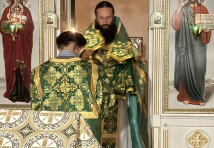 Ночное богослужение в храме во имя святого благоверного князя Александра Невского Воскресенского Белогорского мужского монастыря