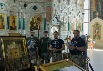 По территории Россошанского благочиния прошел казачий Крестный ход с чудотворной иконой Божией Матери «Избавительница от бед» (Ташлинская)